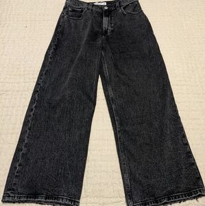 Abercrombie & Fitch crop wide leg ultra high rise heathered black jeans. Size 28